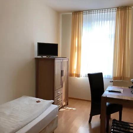 Im Kavalierhaus מלון